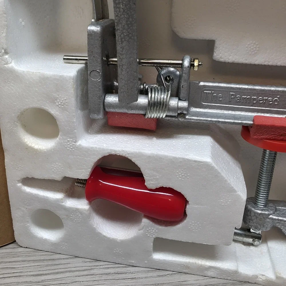 The Pampered Chef - #2430 - Apple Peeler/Corer/Slicer - Excellent Condition